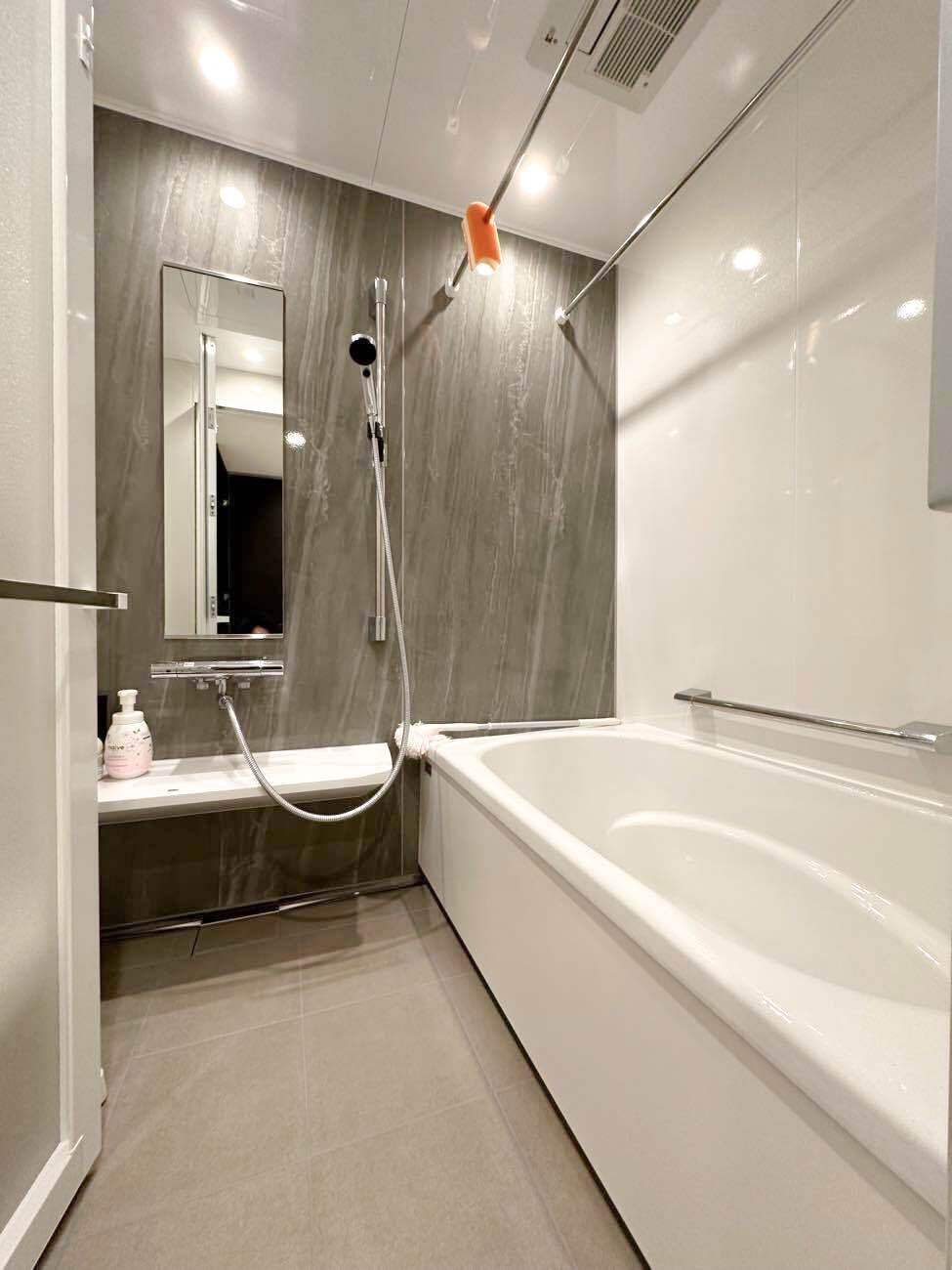 ホーロー浴槽が特徴的な浴室リフォーム（川崎市麻生区U様邸）