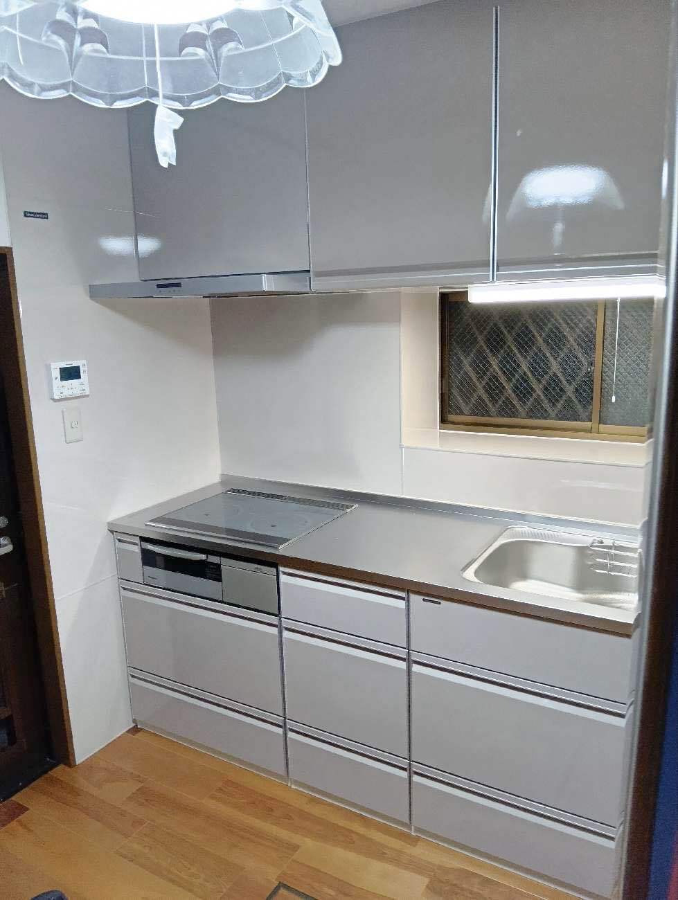 キャビネットやパネルもホーロー素材でお掃除しやすいキッチンリフォーム　（町田市M様）