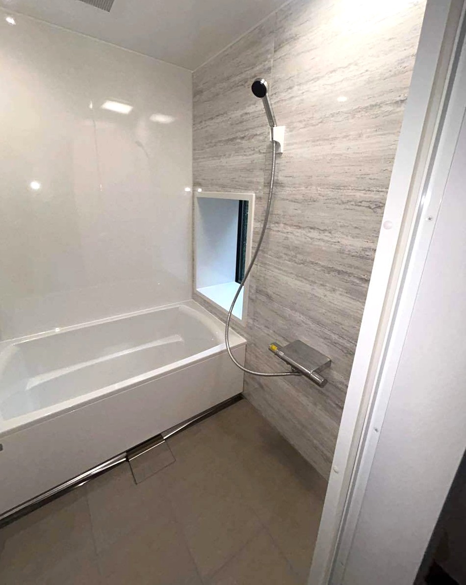 ぴったりサイズの洗面と美しさが続くタイル床の浴室リフォーム（厚木市K様邸）